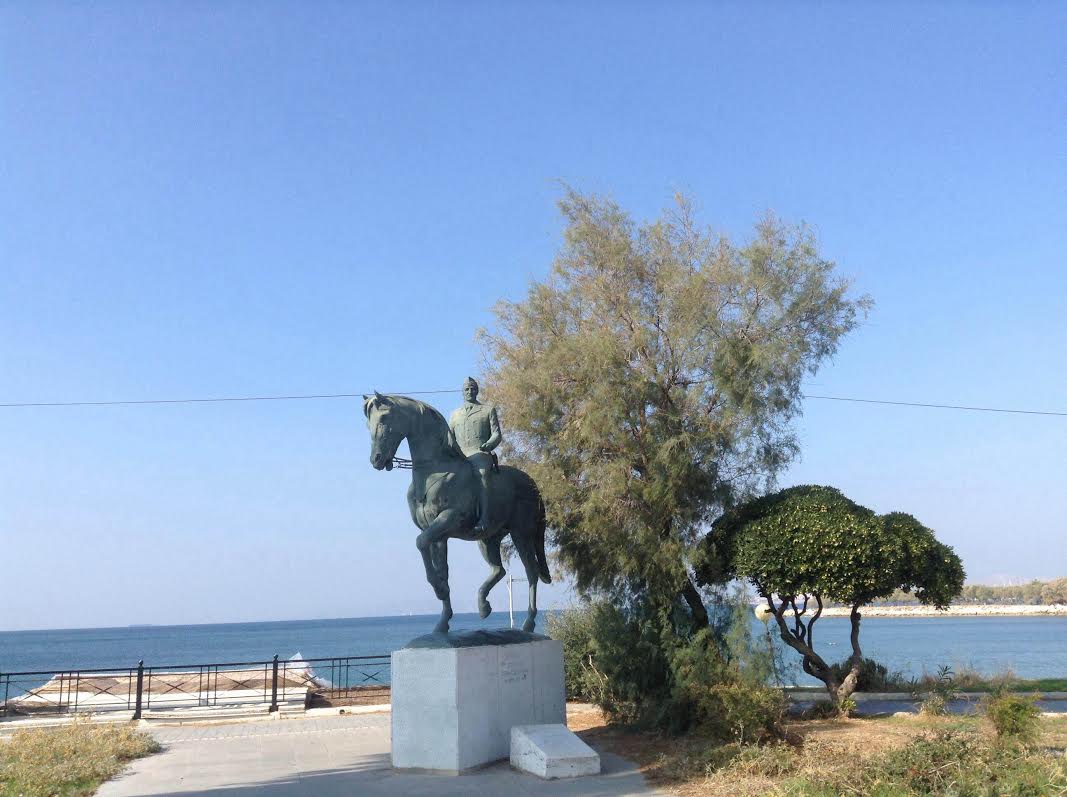 Εσείς πόσα γνωρίζετε για την προσωπικότητα που απεικονίζεται στον έφιππο ανδριάντα της παραλίας μας;