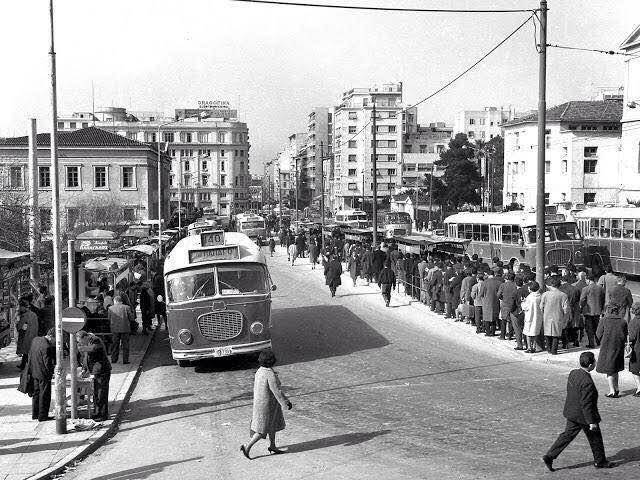 Εσύ θυμάσαι τις ουρές στην Ακαδημίας για το 103 και 108