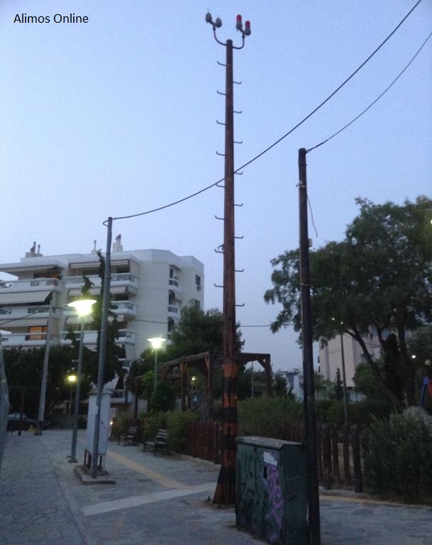Το κόκκινο προειδοποιητικό φως των αεροπλάνων είναι ότι απέμεινε στο λόφο του Αγ. Νικολάου