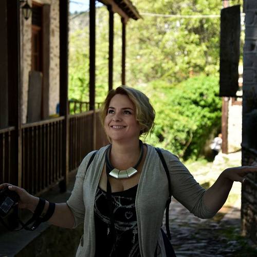 Η Αλιμιώτισσα Μαρία Αραμπατζάνη επιμελείται την έκθεση φωτογραφίας «Δημόσιες χώρες»