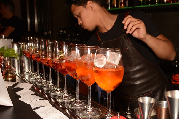 Το Aperol Spritz Festival ξεκινά σήμερα στη Γλυφάδα