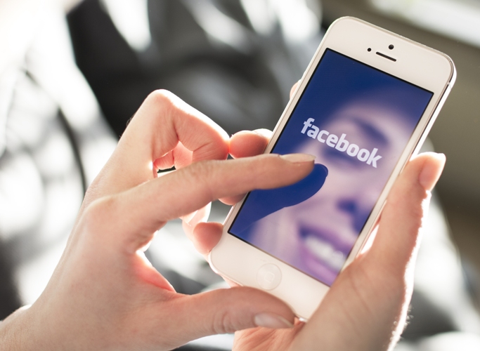 Έρευνα αποκαλύπτει τι κάνουν οι Έλληνες στο Facebook