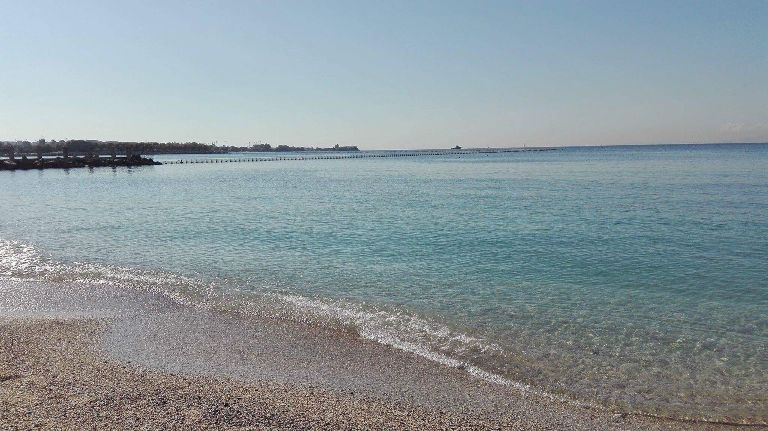 Παράδοση ορισμένων ακτών των Νοτίων Προαστίων χωρίς όμως να επιτρέπεται ακόμη η κολύμβηση